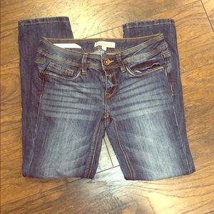 Dollhouse Roll-Up Skinny Capri